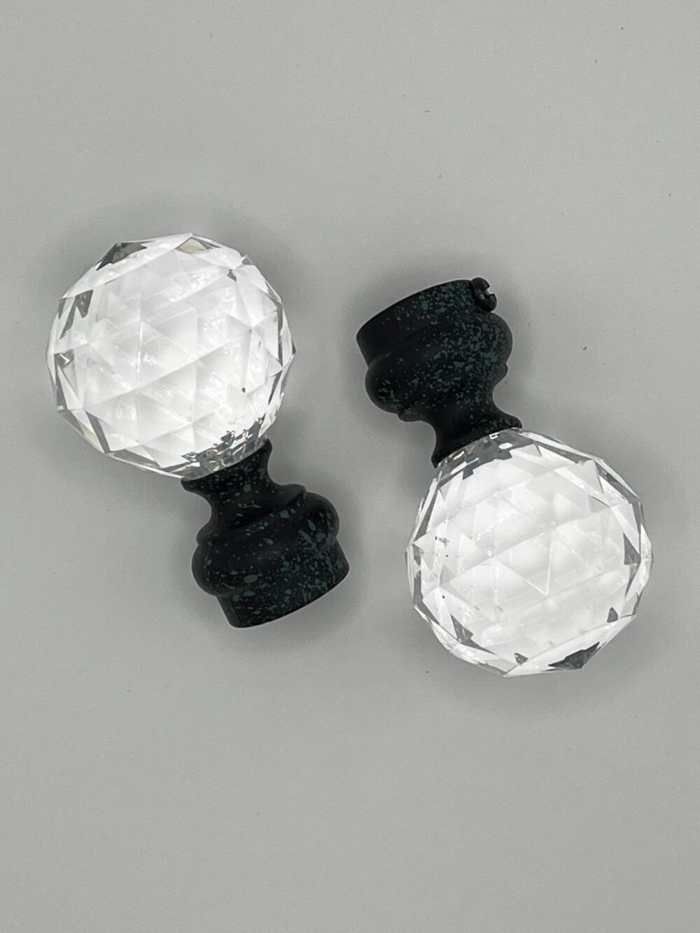 Pair Faceted Acrylic Crystal Ball Finials Green Speckled Base Curtain Lamp Rod
